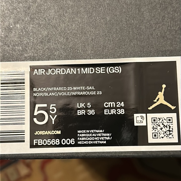 Air Jordan 1 SE
Size 5.5 - Picture 7 of 7